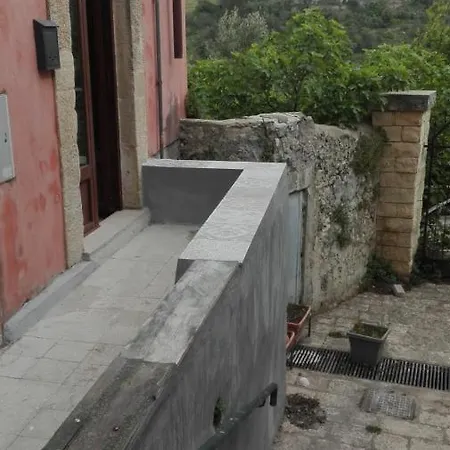 Only For Two Giumbabulla 4*